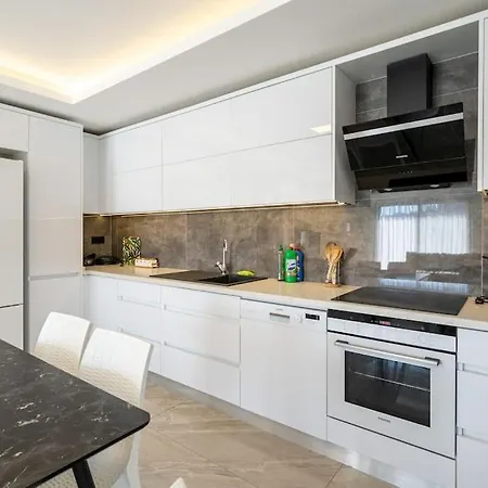 Cesme'de Genis Bahceli, Modern Villa-awz108 * İzmir