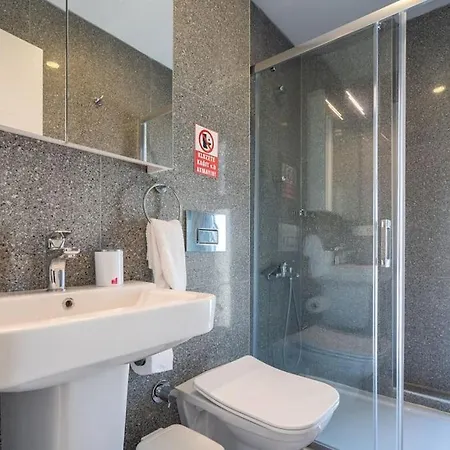 Cesme'de Genis Bahceli, Modern Villa-awz108 Villa *