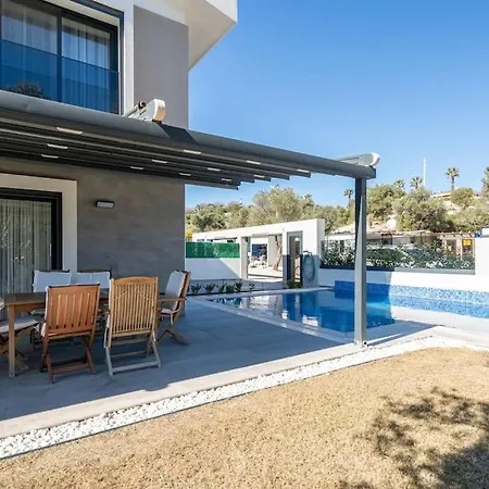 Cesme'de Genis Bahceli, Modern Villa-awz108 * Smirne