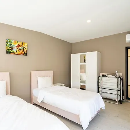 Villa Cesme'de Genis Bahceli, Modern Villa-awz108